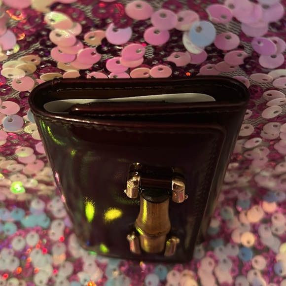 Elegant Gucci Burgundy key holder with Bamboo Accent - Picture 4 of 8